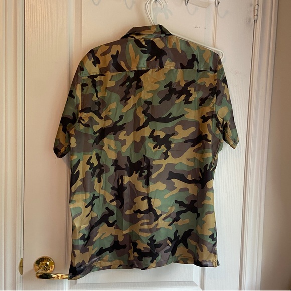 BNWT Forever 21 Camouflage Button Up - Picture 4 of 5